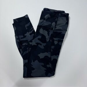Yogalicious Women’s Black and Gray Camouflage Leggings with Pockets Sz Medium